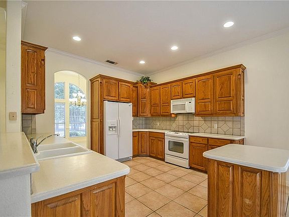 3rd image of 6603 Forest Oaks Ct