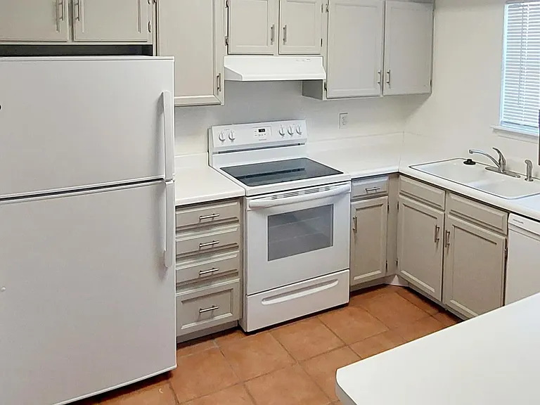 1345 Branson Ave #1A — Photo 2