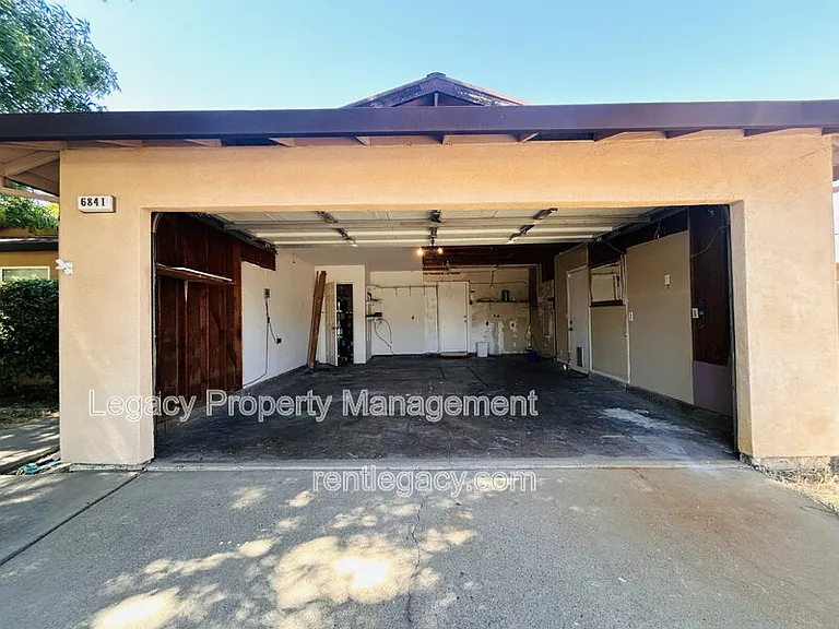 6841 Castleberry Cir — Photo 16