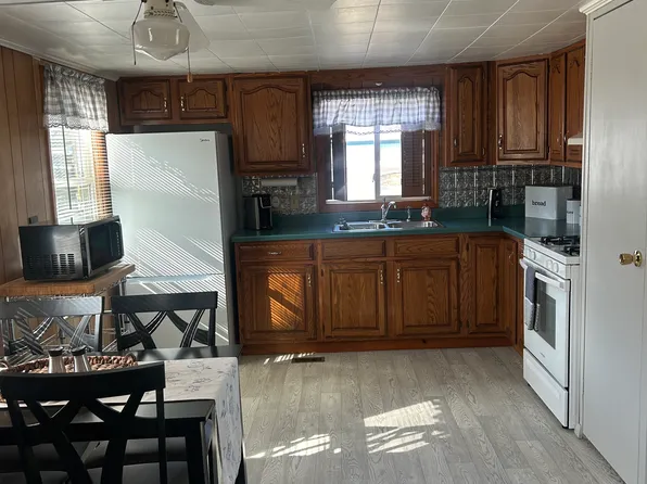 173 N River St, Swanton, VT 05488