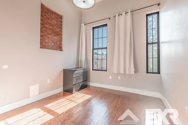 Rented by EXR | media 3