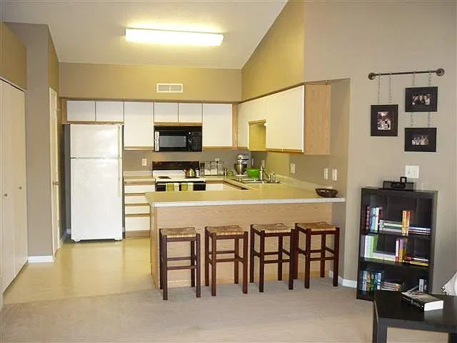2 bed, 891 sqft, $980 — Photo 2