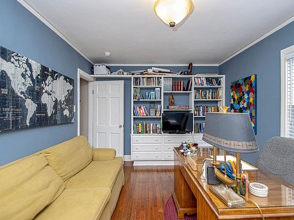 5th image of 301 Ash St