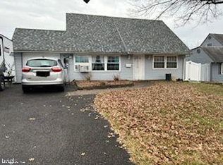 43 Mintleaf Rd, Levittown, PA 19056