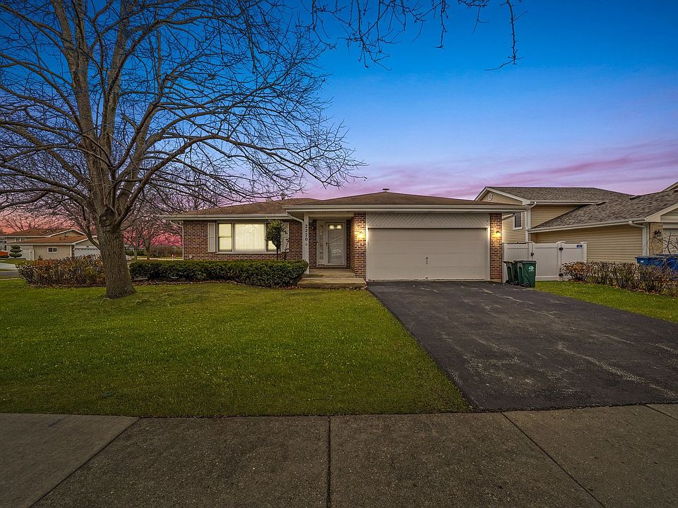 1st image of 2220 Oakdale Cir