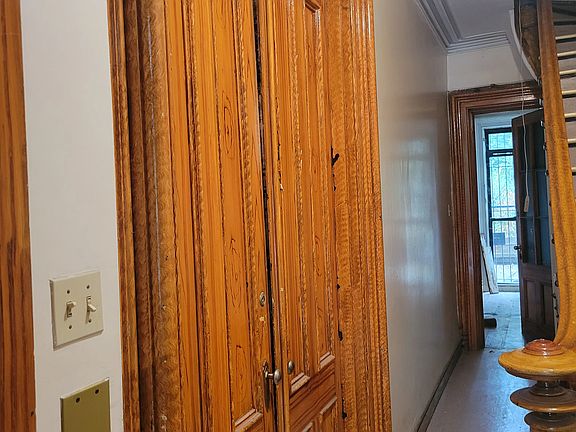 4th image of 428 Vanderbilt Ave #12