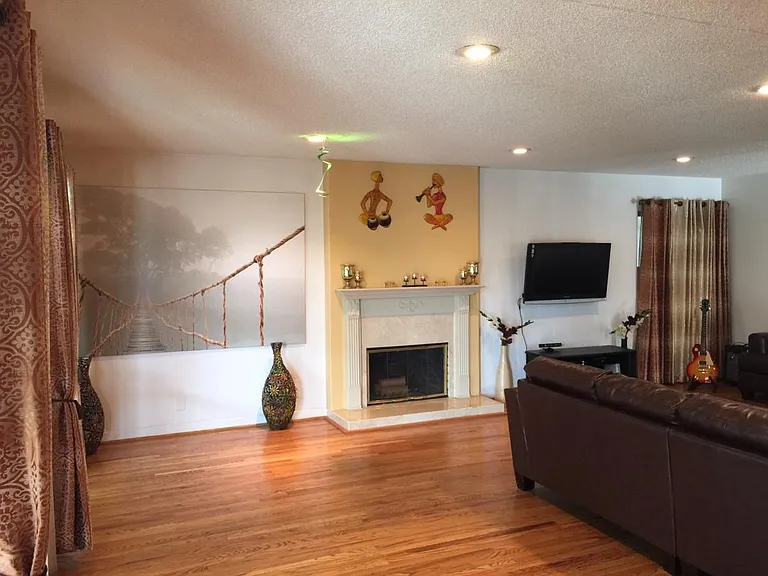 1267 Rembrandt Dr — Photo 4