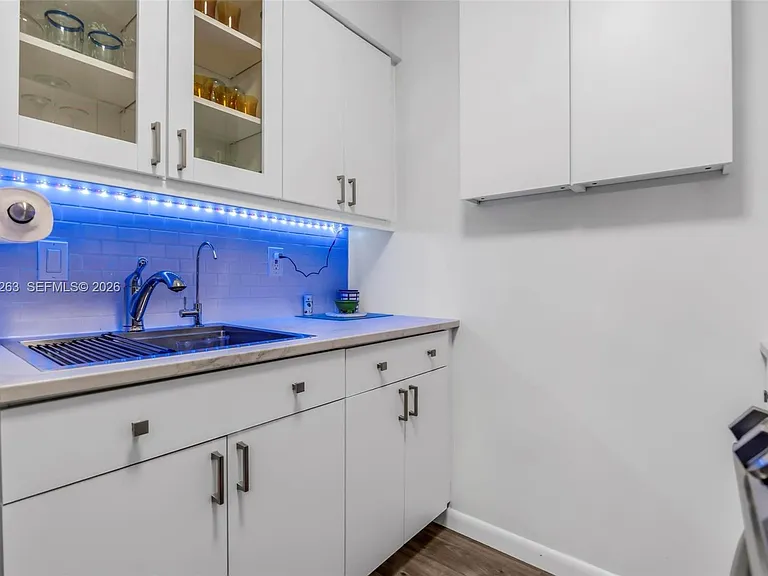 901 SW 11th Ave #17H — Photo 10
