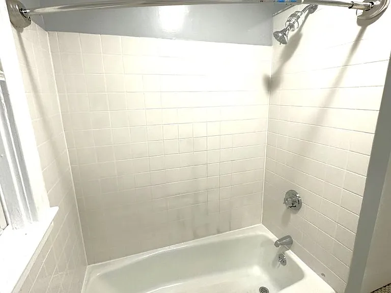 210 Howell St — Photo 9