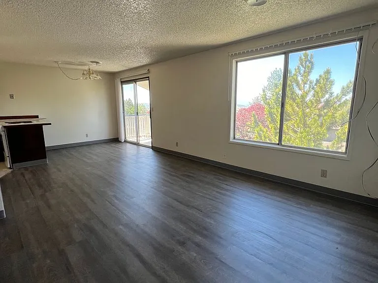 1913 Dawn Ct — Photo 1