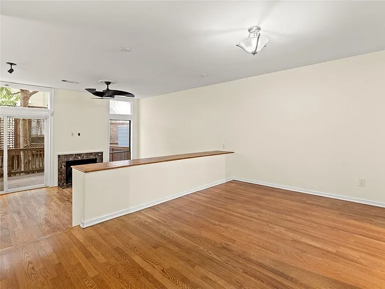 206 6th St NE #206 — Photo 3