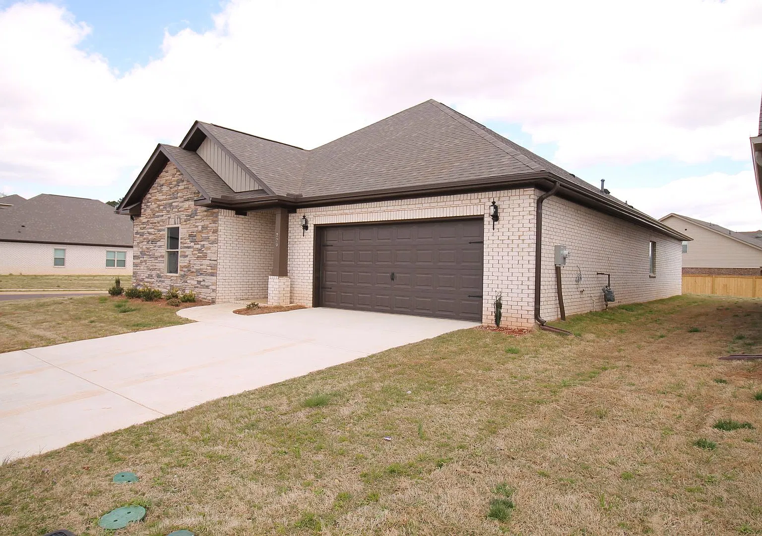 Welcome to this charming 3-bedroom, 2-bathroom home in the excellent location of Meridianville, AL. — Photo 3