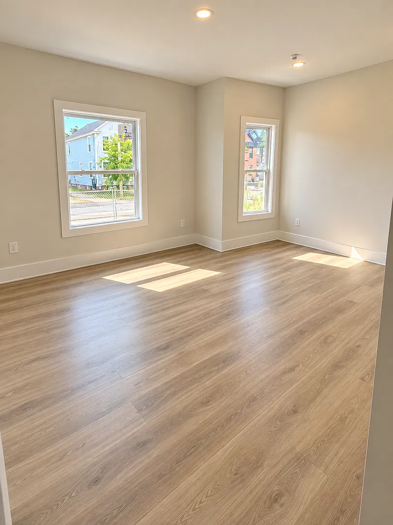 44 Central St — Photo 3