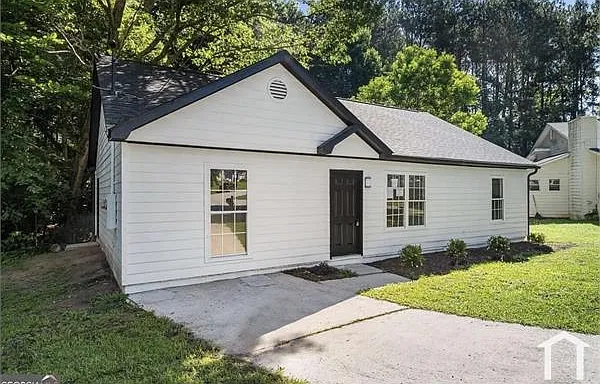 3 bed, $2,000 — Photo 1