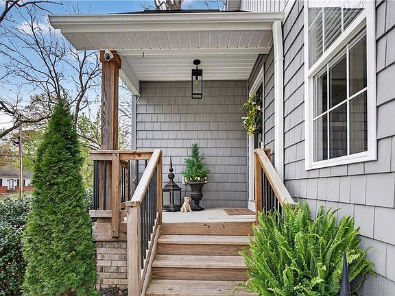 4th image of 629 Rockspring Rd