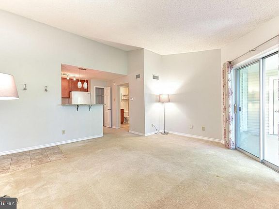 2nd image of 1537 Lincoln Way APT 304