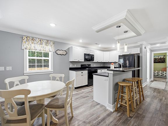 4th image of 305 Longwood St