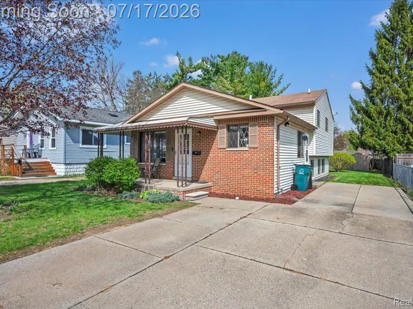 315 Pare St, Clawson, MI 48017