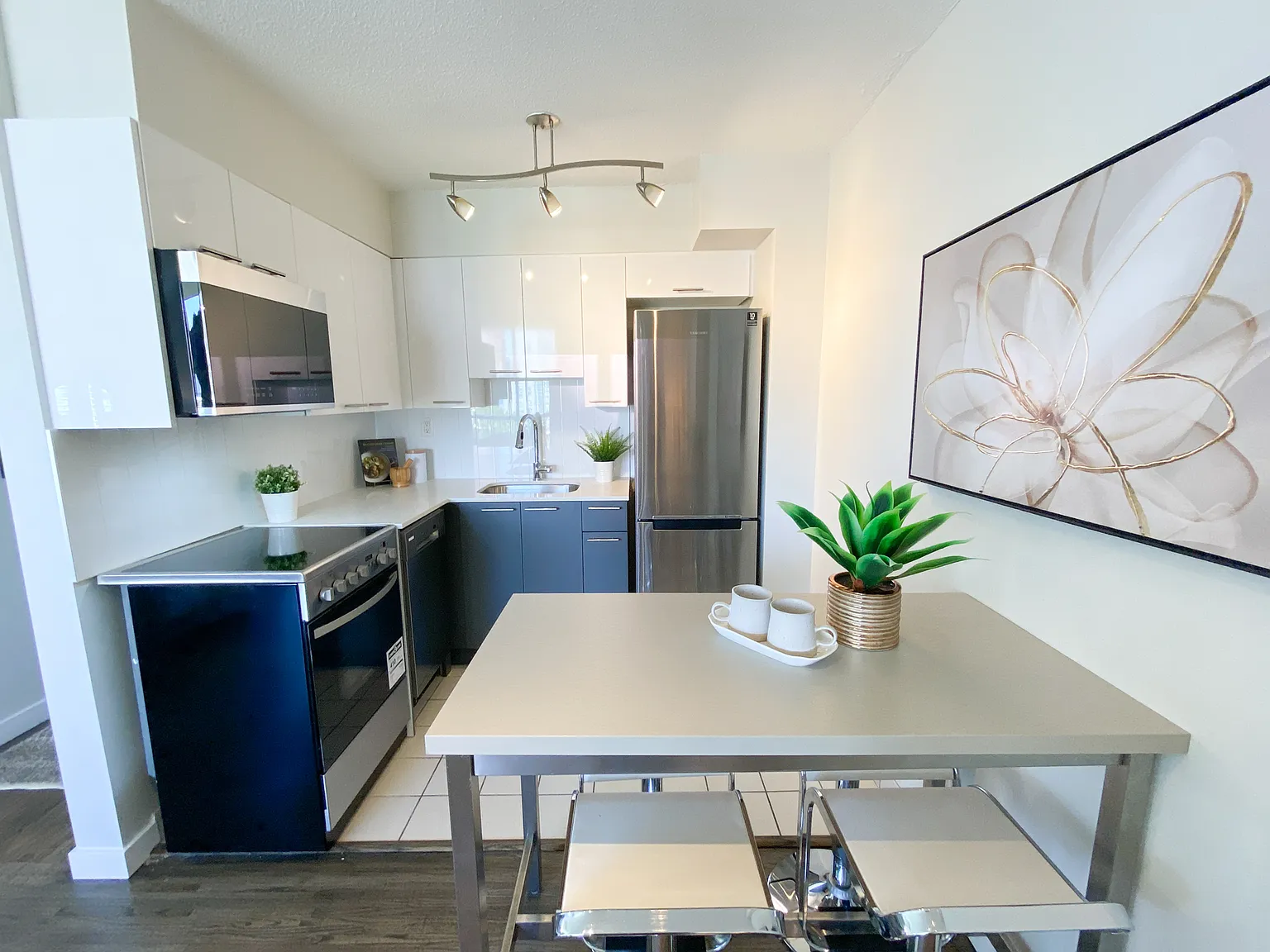 1580 Haro — Photo 3