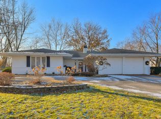 2S476 Kenilworth Rd, Glen Ellyn, IL 60137