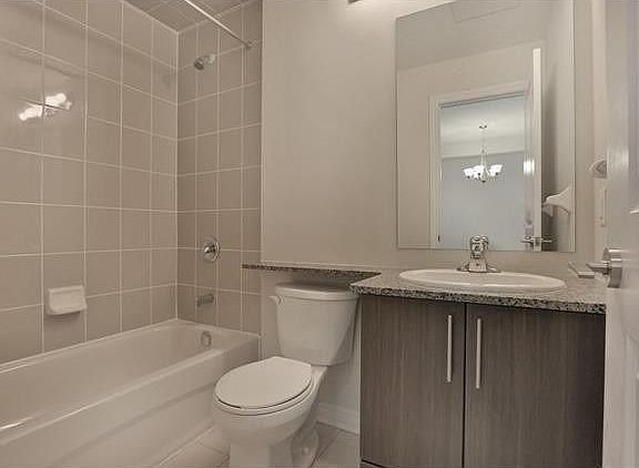 3rd image of 216 Oak Park Blvd #213