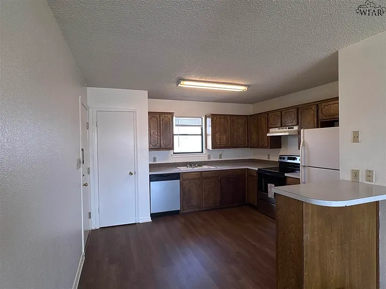 1208 Wendy Rdg — Photo 4