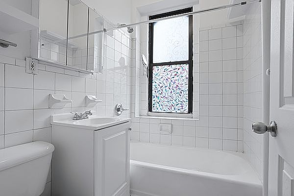 1st image of 251 E 52nd St #3B
