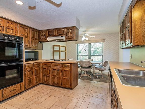 3rd image of 2614 Rivercrest Dr
