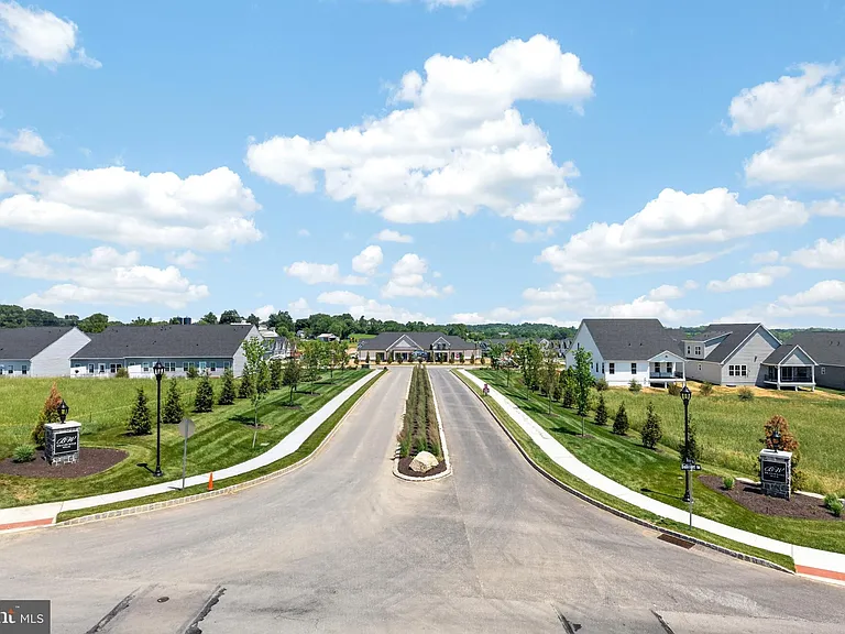 1422 Gilray Dr — Photo 43