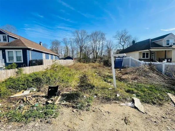 10 South Road, Central Islip, NY 11722