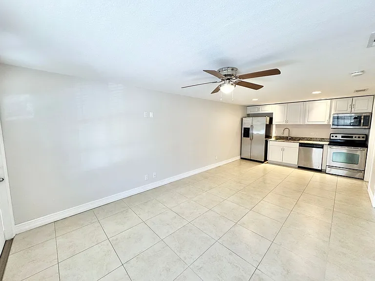 5389 Treetops Dr — Photo 3