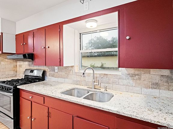 5th image of 1139 THOMPSON PL