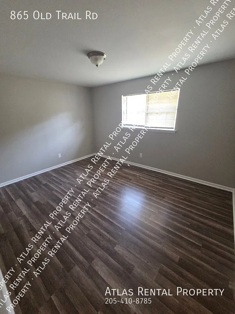 Cozy 2 Bedroom Home! Pet Friendly! — Photo 3