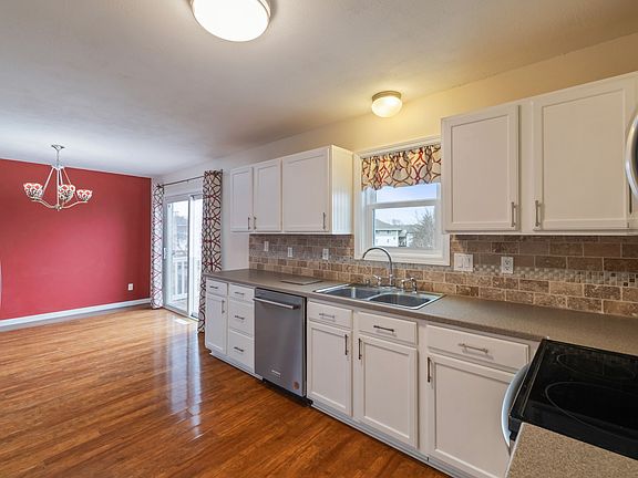 5th image of 332 E Burnham Ave