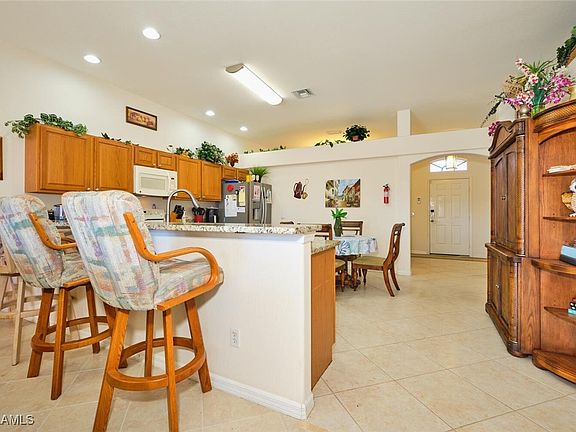 5th image of 4111 Oasis Blvd