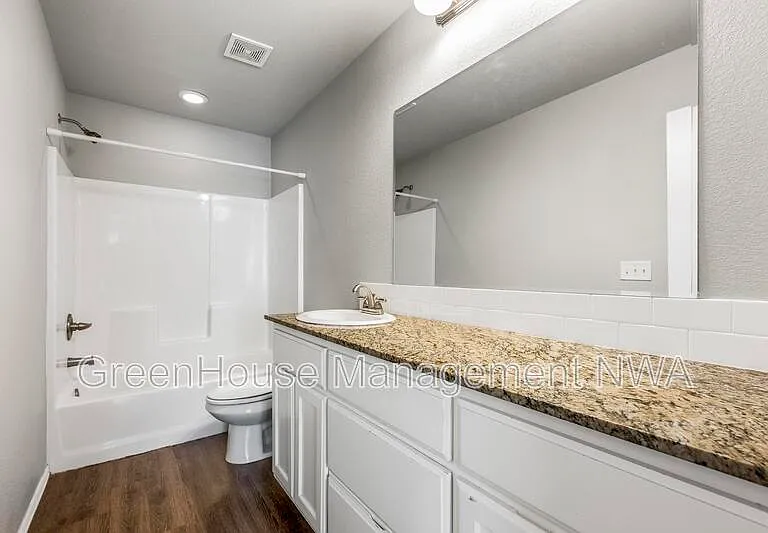 820 Baker St NW — Photo 12