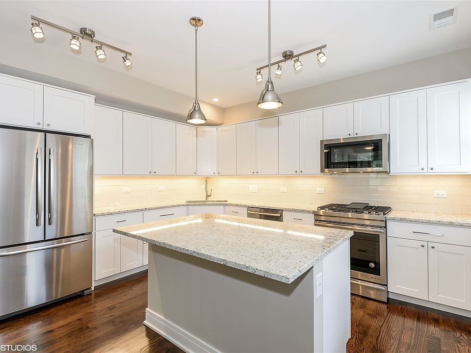 07_493SheridanRd_5_Kitchen_HiRes