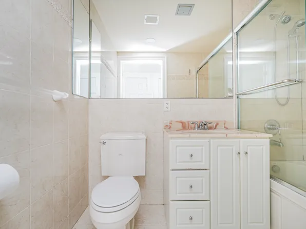 3165 Emmons Avenue image 28 of 33