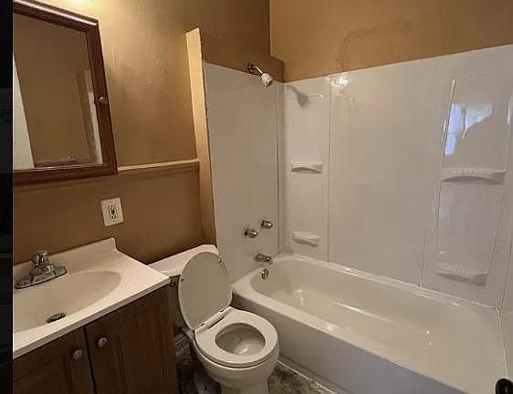 4th image of 6302 Francis Ave #2