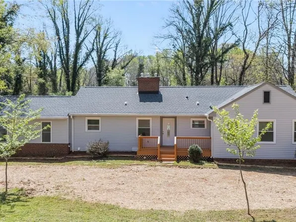 3420 Forest Ln, Pfafftown, NC 27040