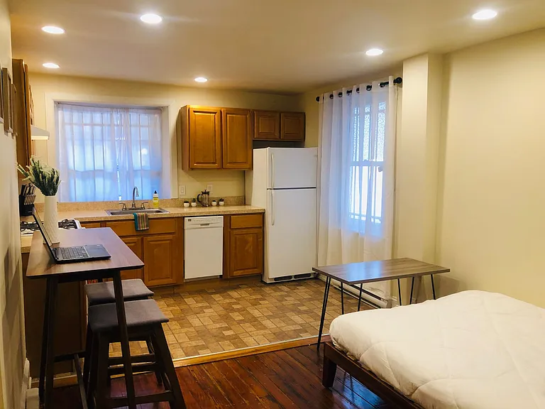 264 S 21st St #LOWER LEVEL — Photo 16