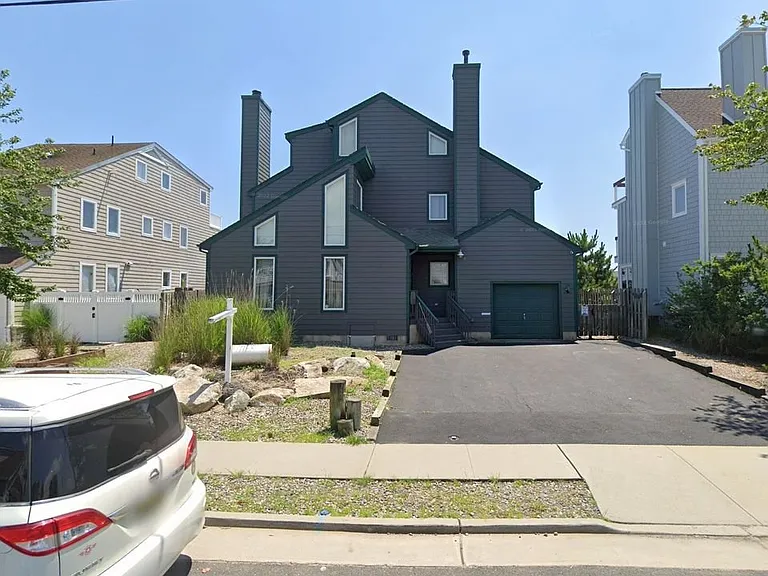 521 Perrine Blvd — Photo 1