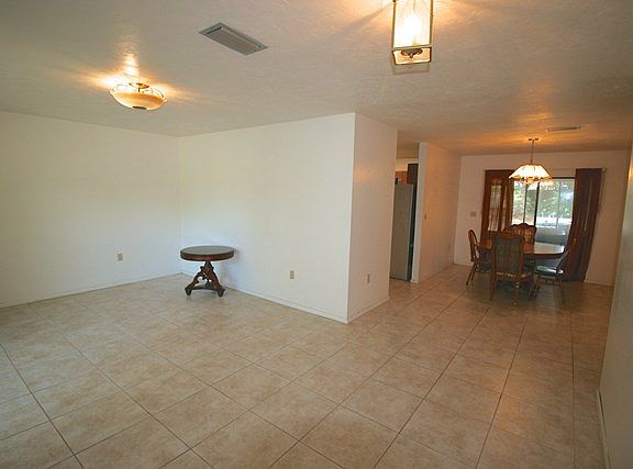 5th image of 16690 Hodges Ave