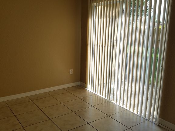 4th image of 263 Autumn Ln APT D