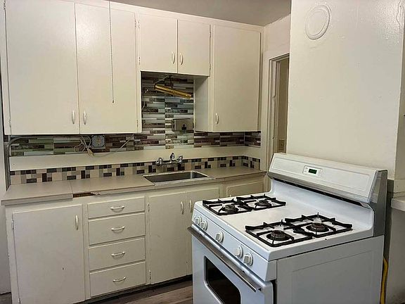 3rd image of 809 High St #101
