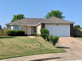 565 Oakwoods Dr, Elkins, AR 72727