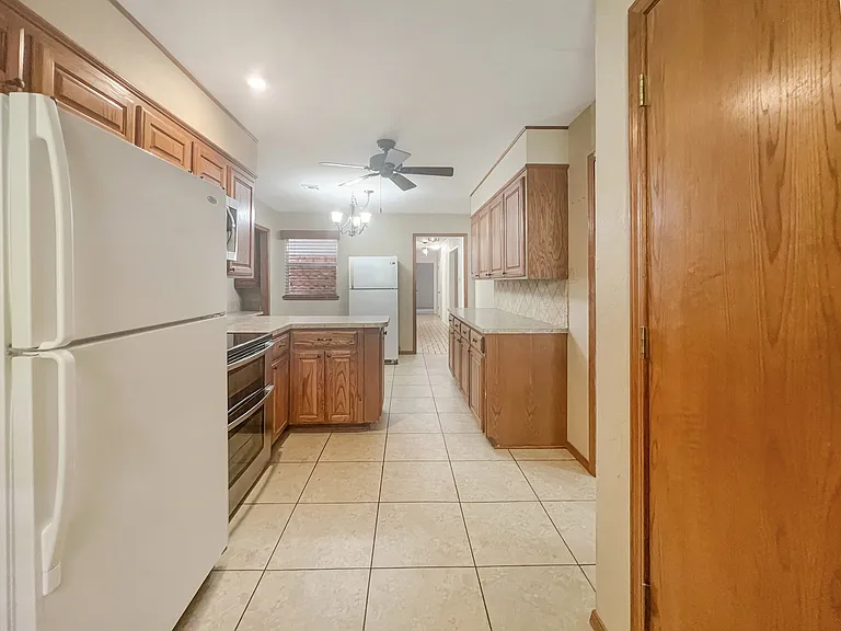 2604 NE Garden Ln — Photo 12