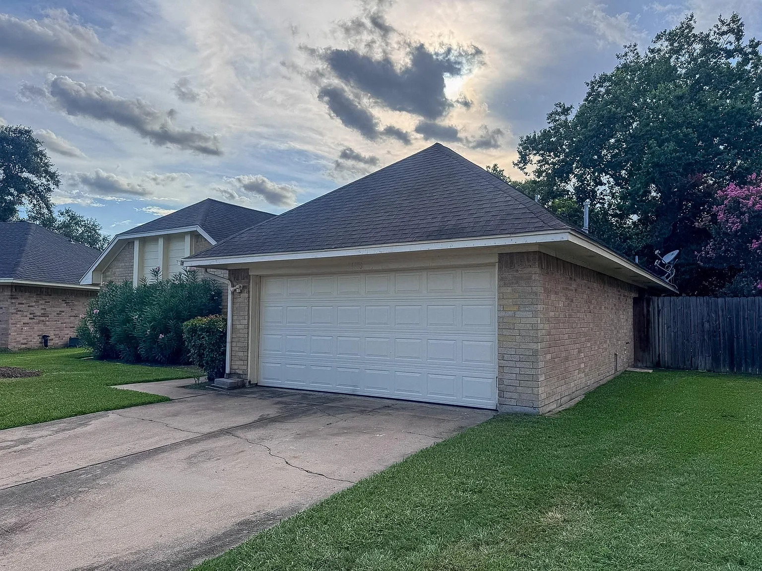 3 bed, 2.0 bath, 1886 sqft, $1,800 — Photo 4