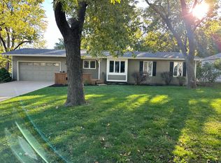 9611 Grandview St, Overland Park, KS 66212