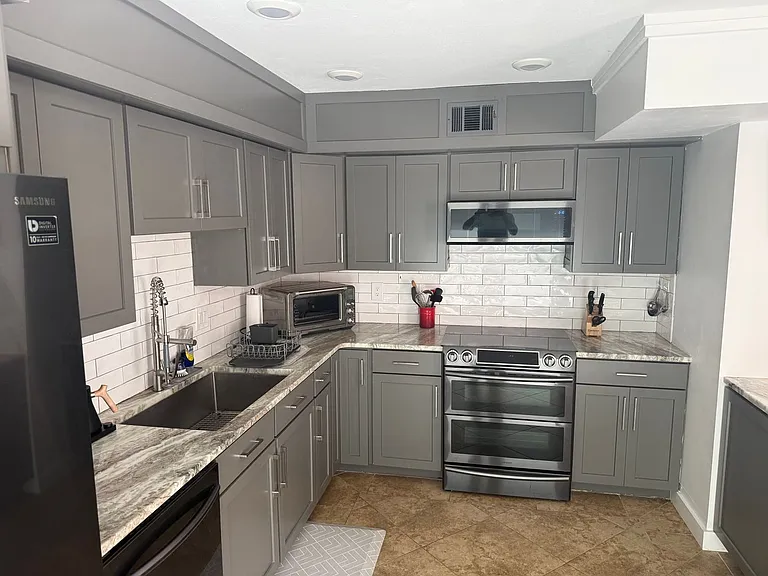 422 Canterbury Ct NW — Photo 10